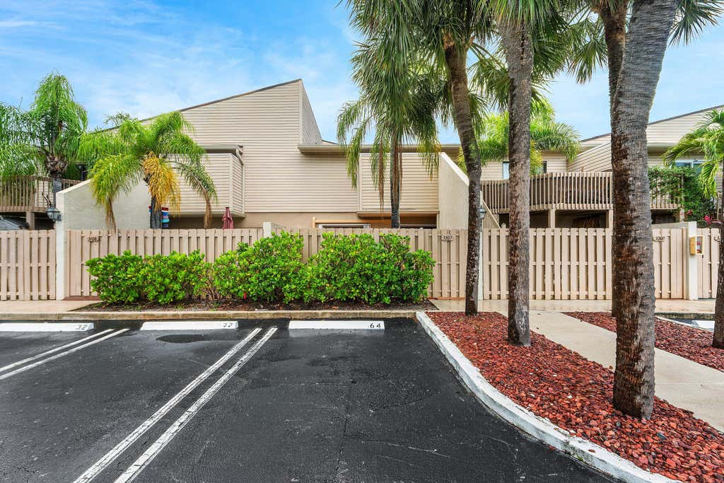 Photo of 612 Executive Center Drive #107, West Palm Beach, FL 33401 (MLS # B26045614)