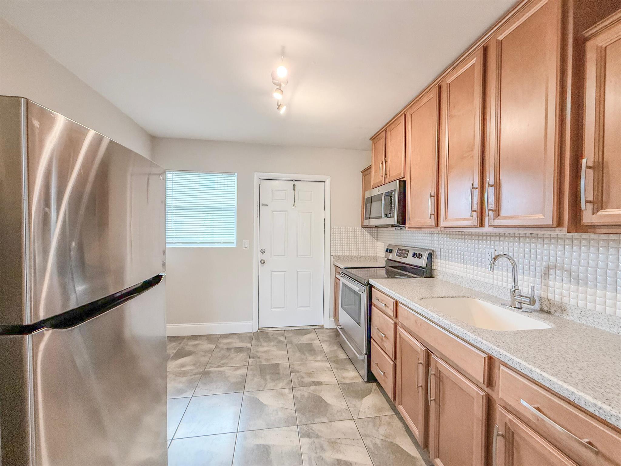 CLOWS - Residential Lease