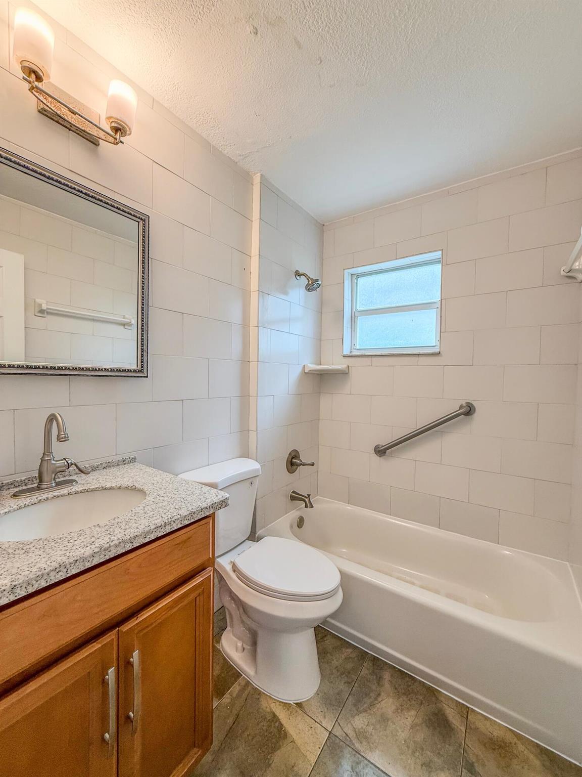 CLOWS - Residential Lease