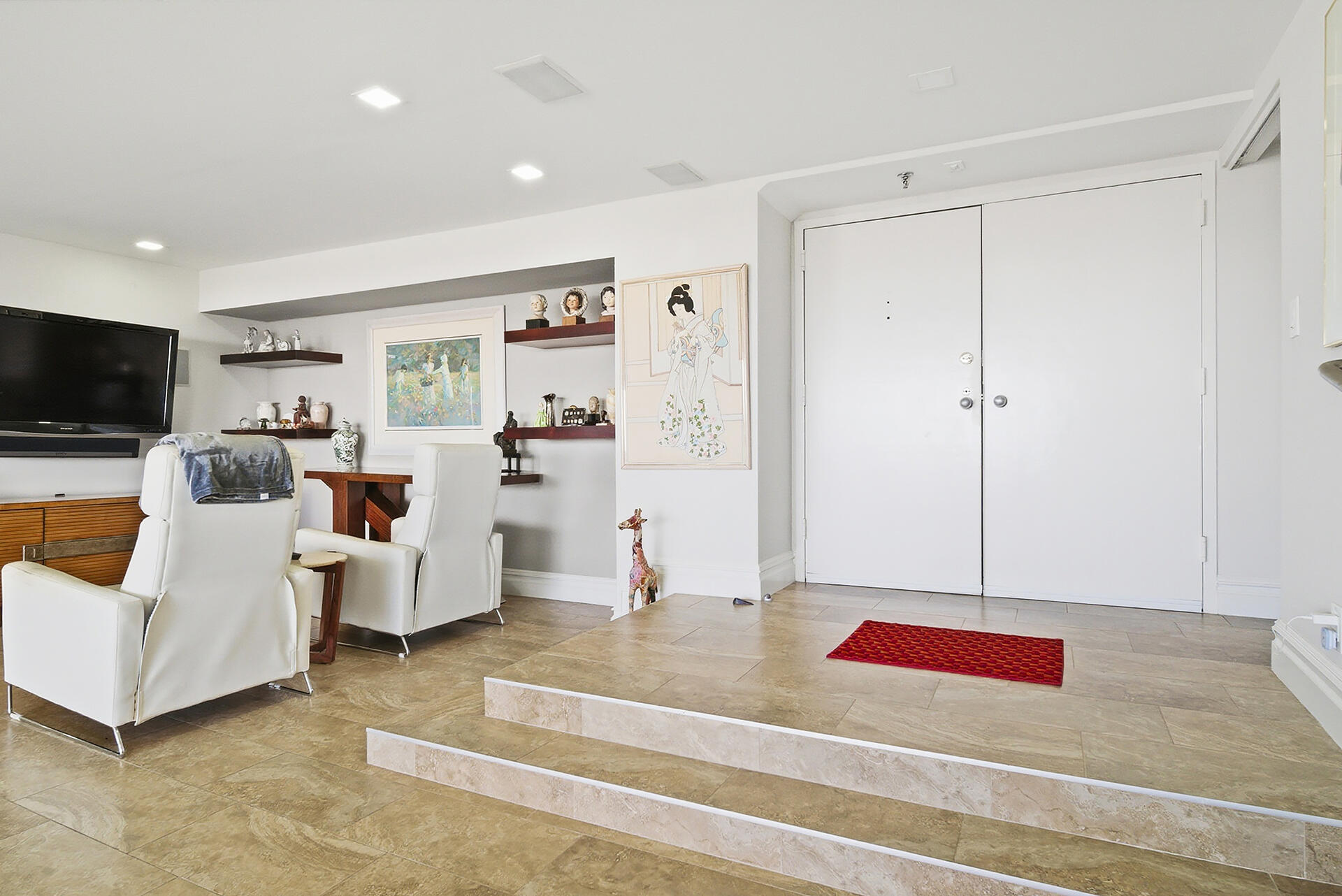 1900 Consulate Place 1005