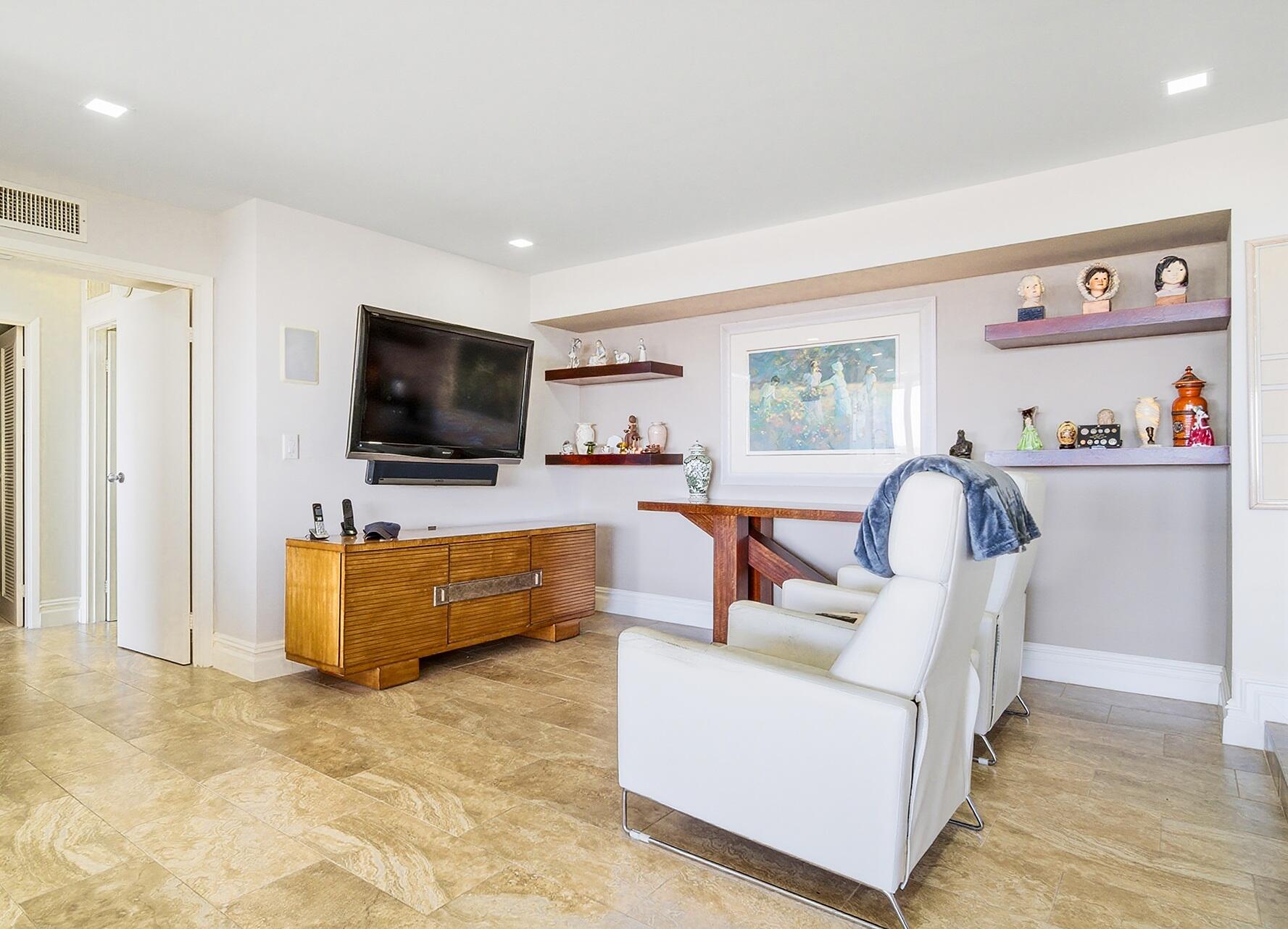 1900 Consulate Place 1005