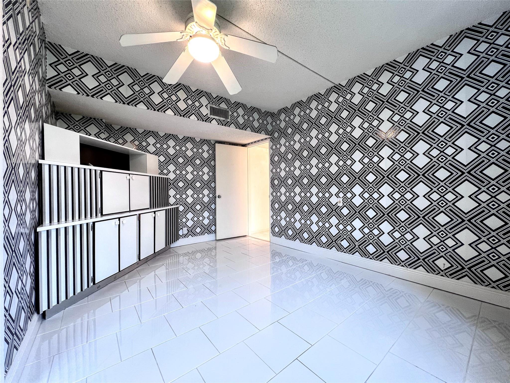 PALM AIRE CONDOMINIUM - Residential