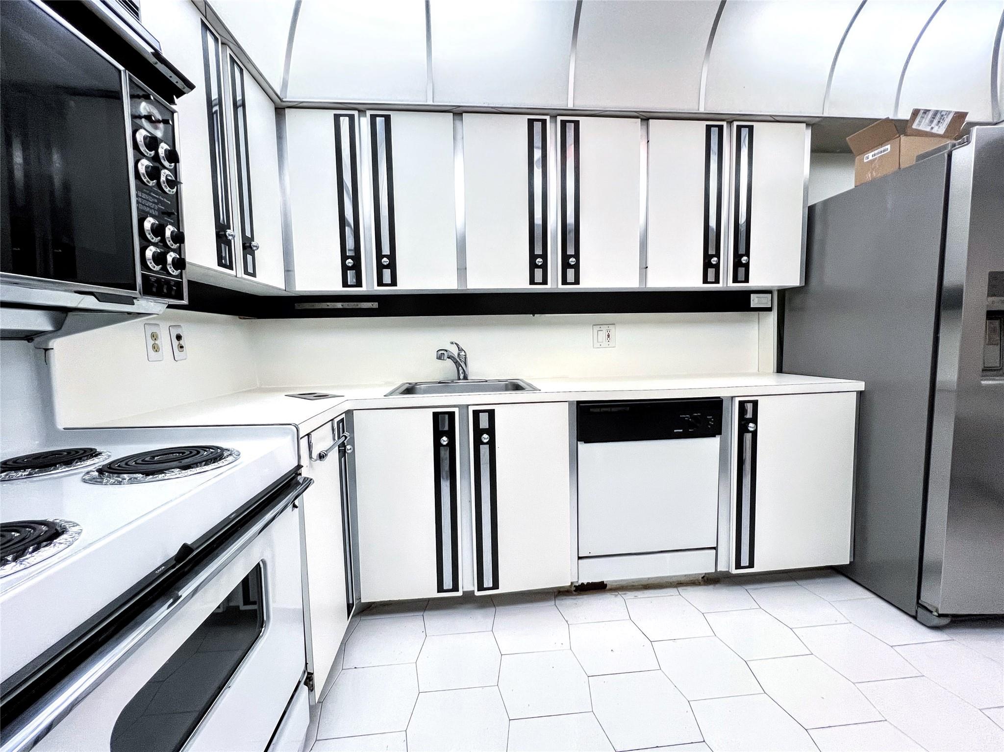 PALM AIRE CONDOMINIUM - Residential