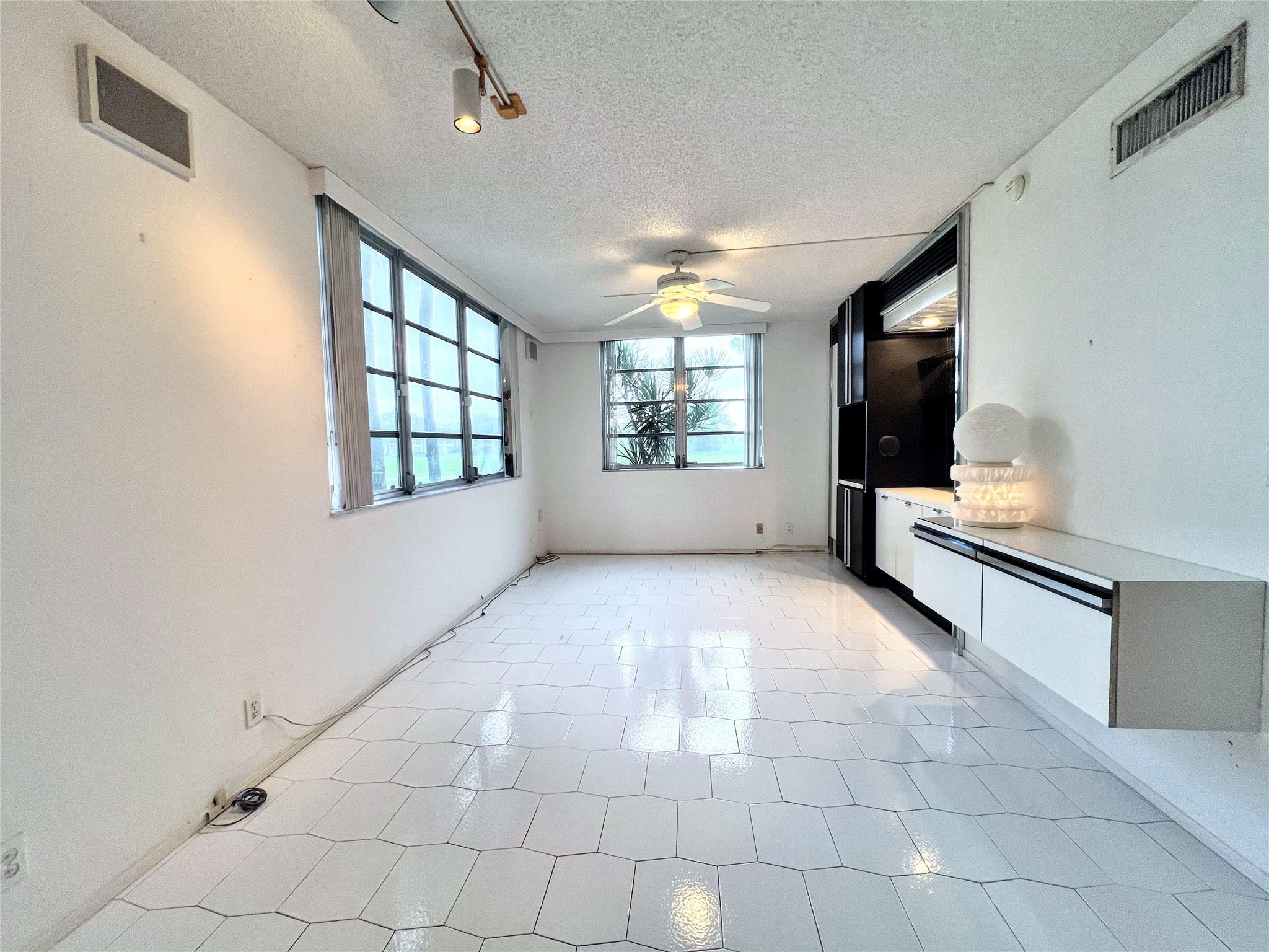 PALM AIRE CONDOMINIUM - Residential