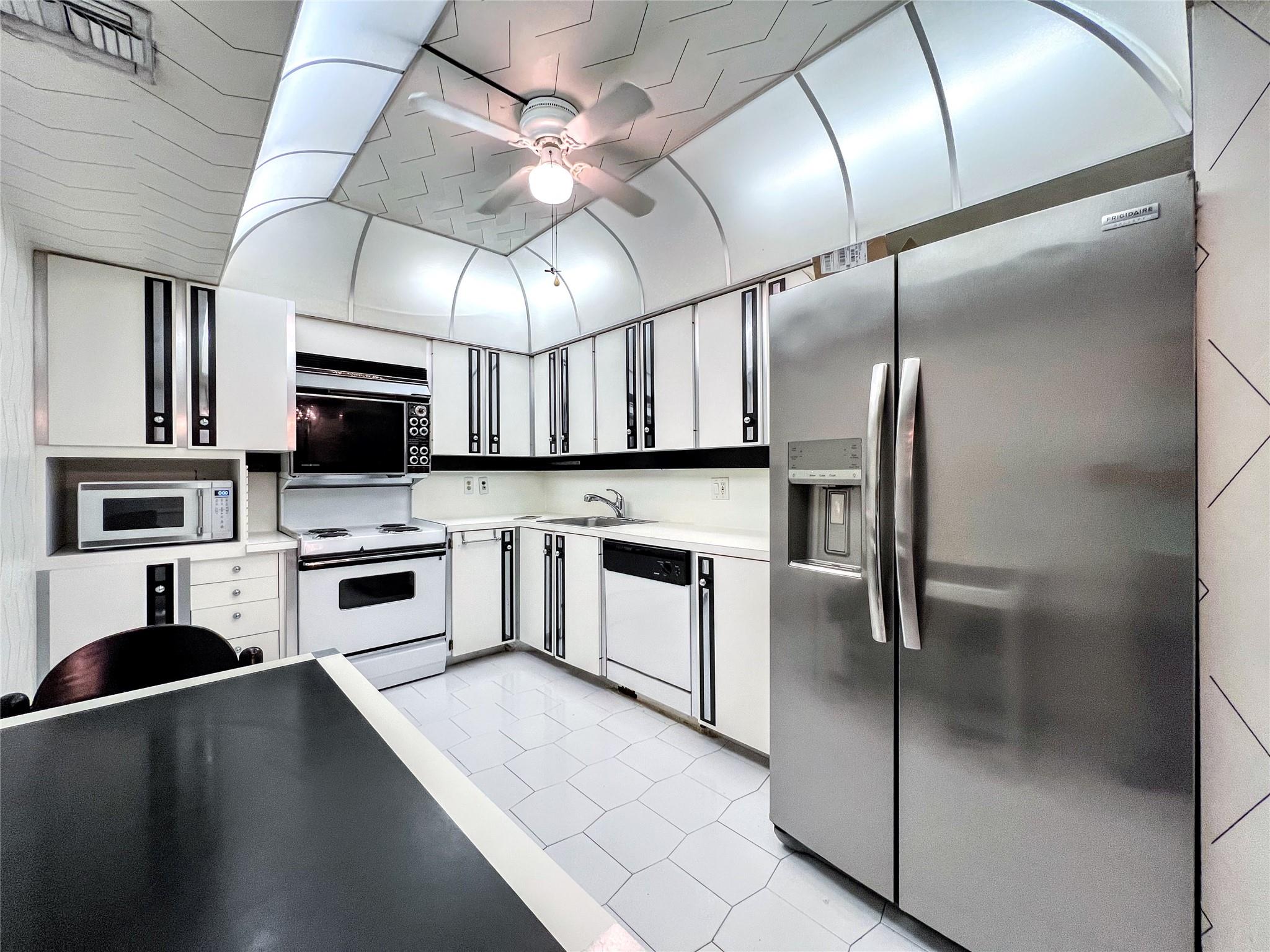 PALM AIRE CONDOMINIUM - Residential