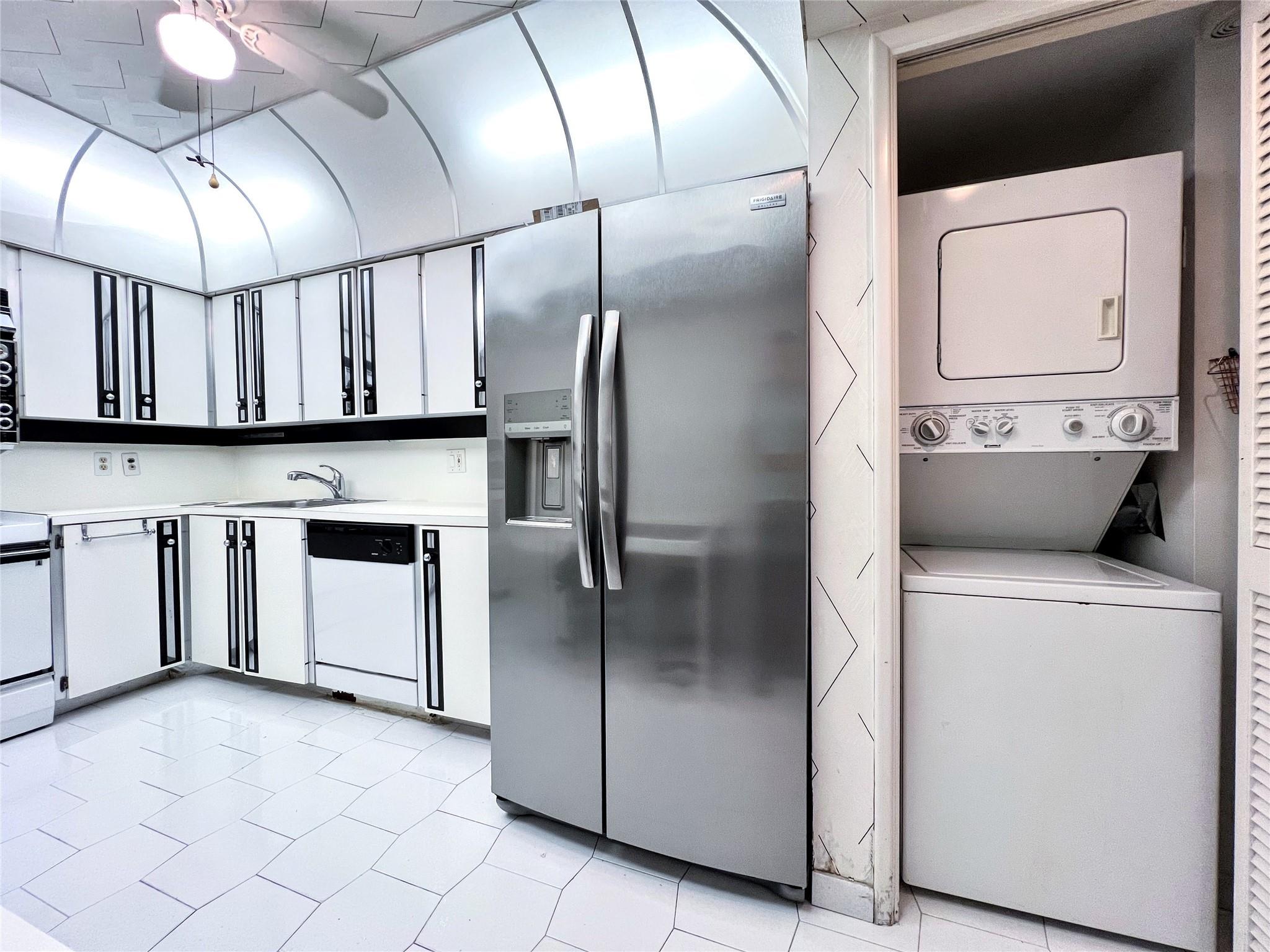 PALM AIRE CONDOMINIUM - Residential