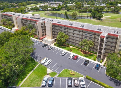 Tiny photo for 3951 Via Poinciana #112, Lake Worth, FL 33467 (MLS # B26035086)