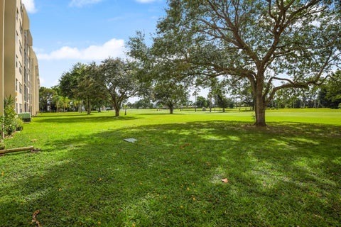Tiny photo for 3951 Via Poinciana #112, Lake Worth, FL 33467 (MLS # B26035086)