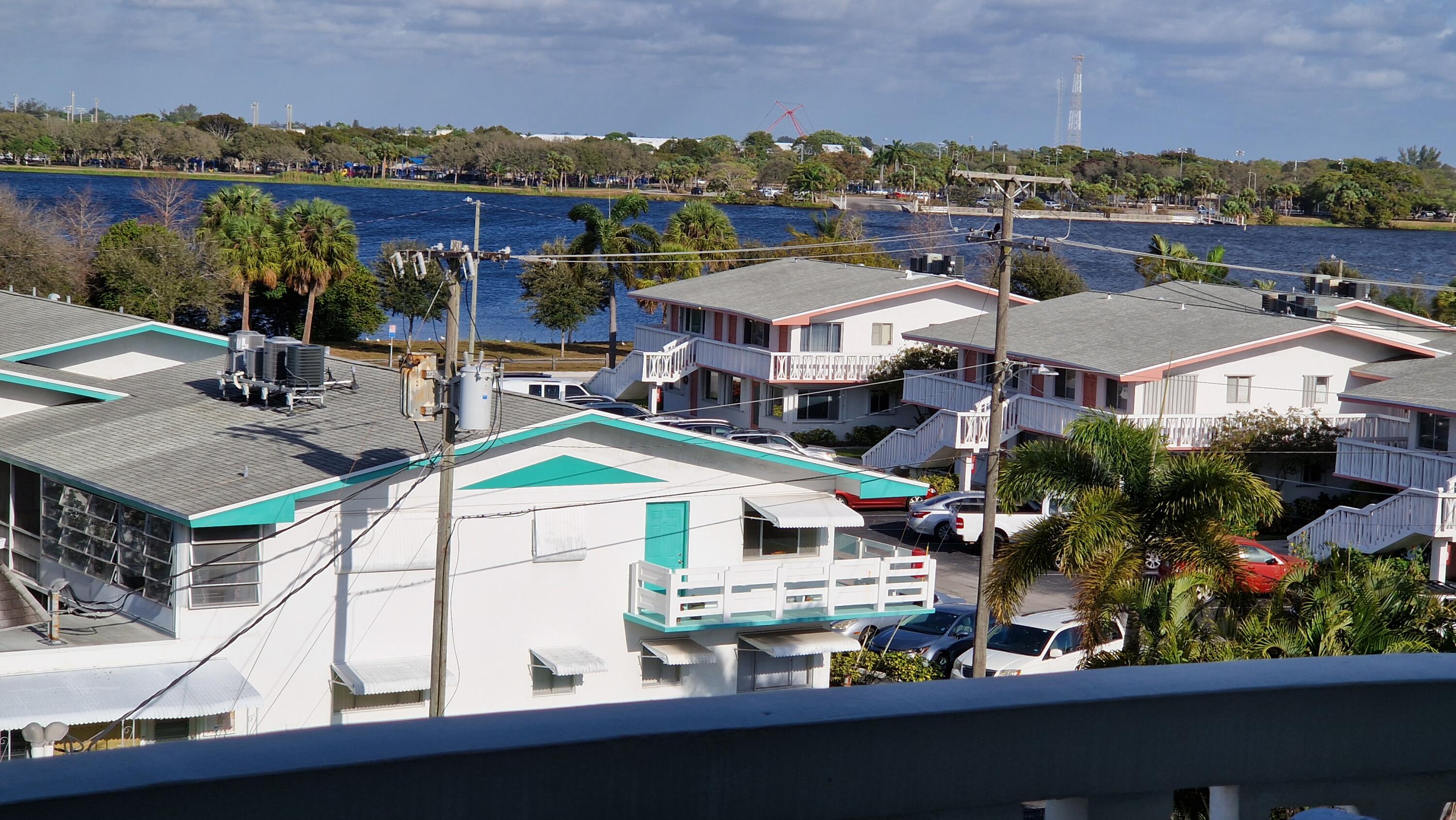 LAKESIDE POINT - Residential