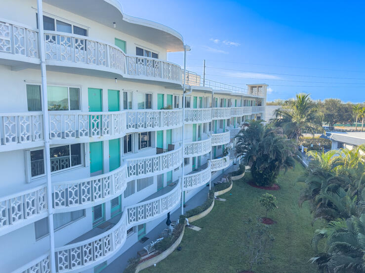 LAKESIDE POINT - Residential