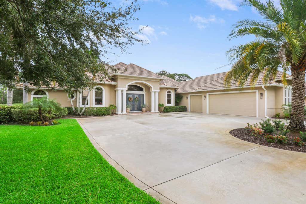Photo of 7290 Reserve Creek Drive, Port Saint Lucie, FL 34986 (MLS # R10937382)