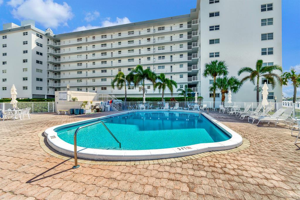 PENTHOUSE HIGHLANDS CONDO - Residential