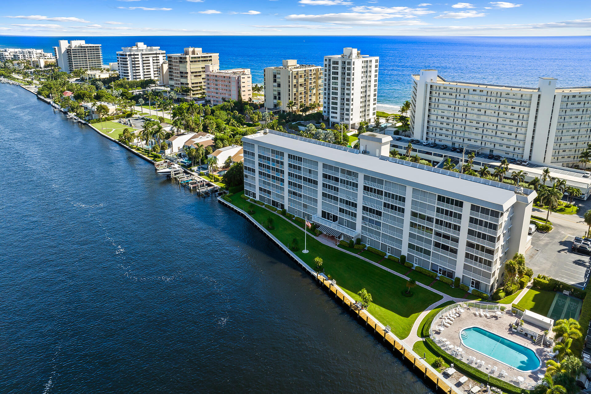 PENTHOUSE HIGHLANDS CONDO - Residential