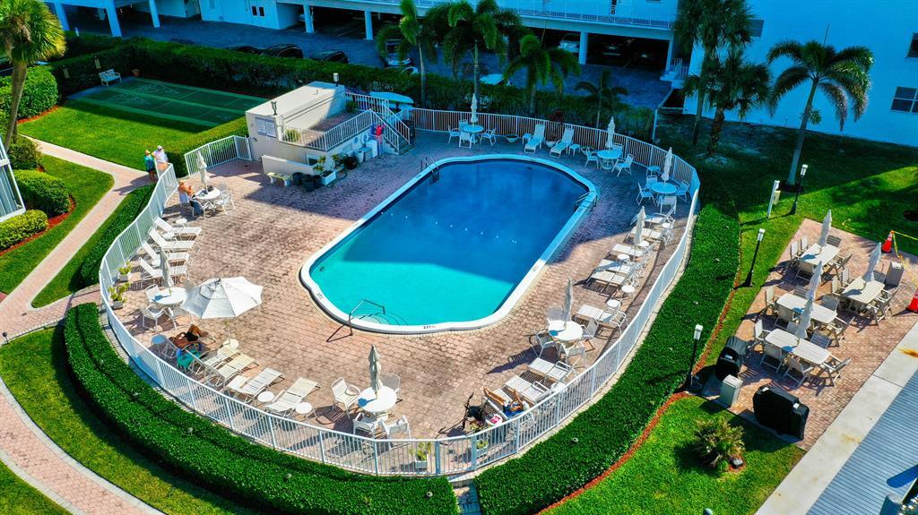 PENTHOUSE HIGHLANDS CONDO - Residential