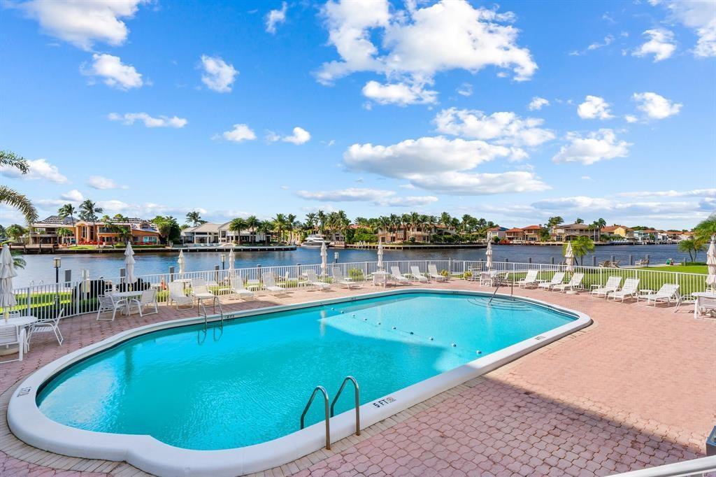 PENTHOUSE HIGHLANDS CONDO - Residential