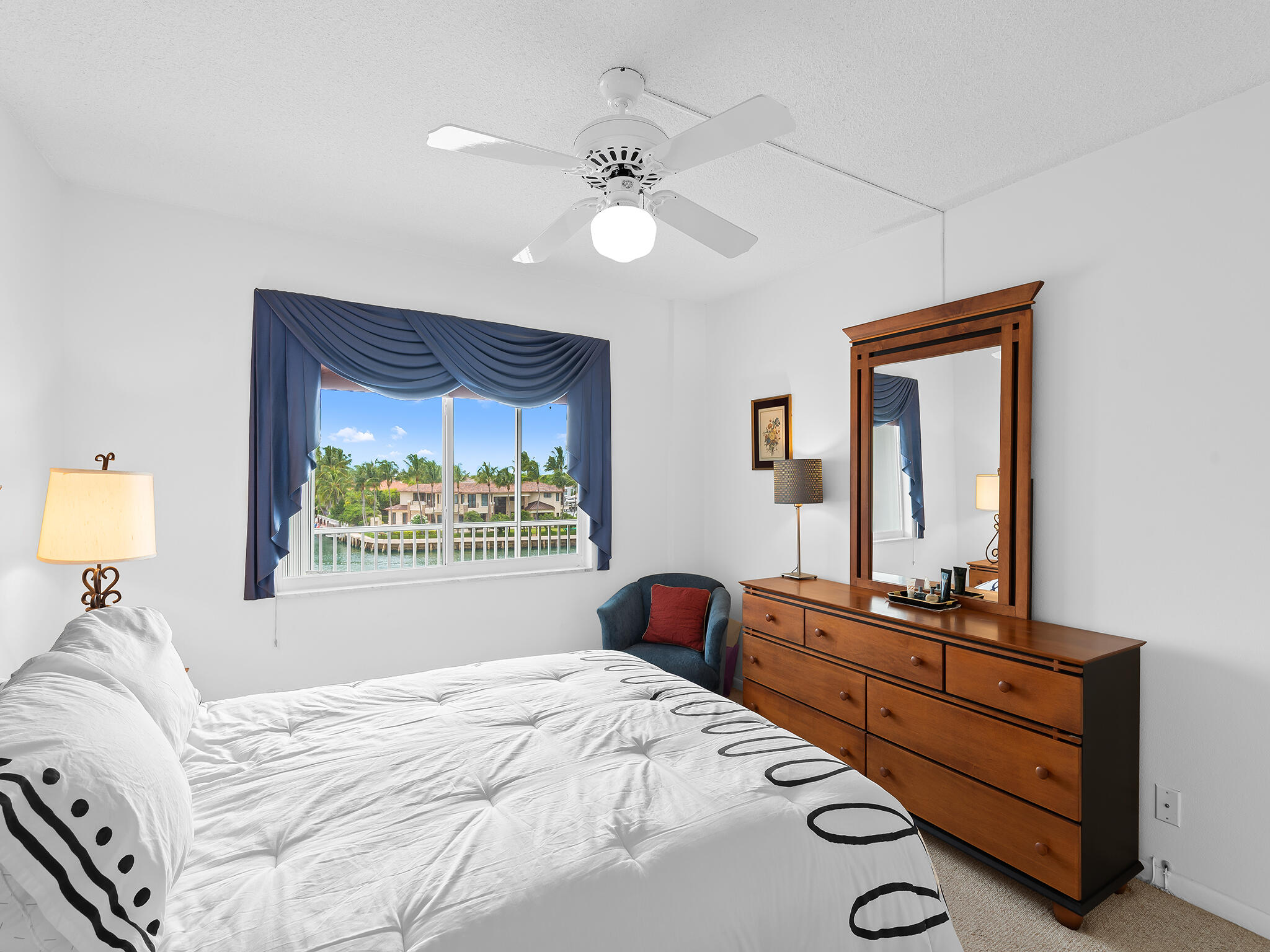 PENTHOUSE HIGHLANDS CONDO - Residential