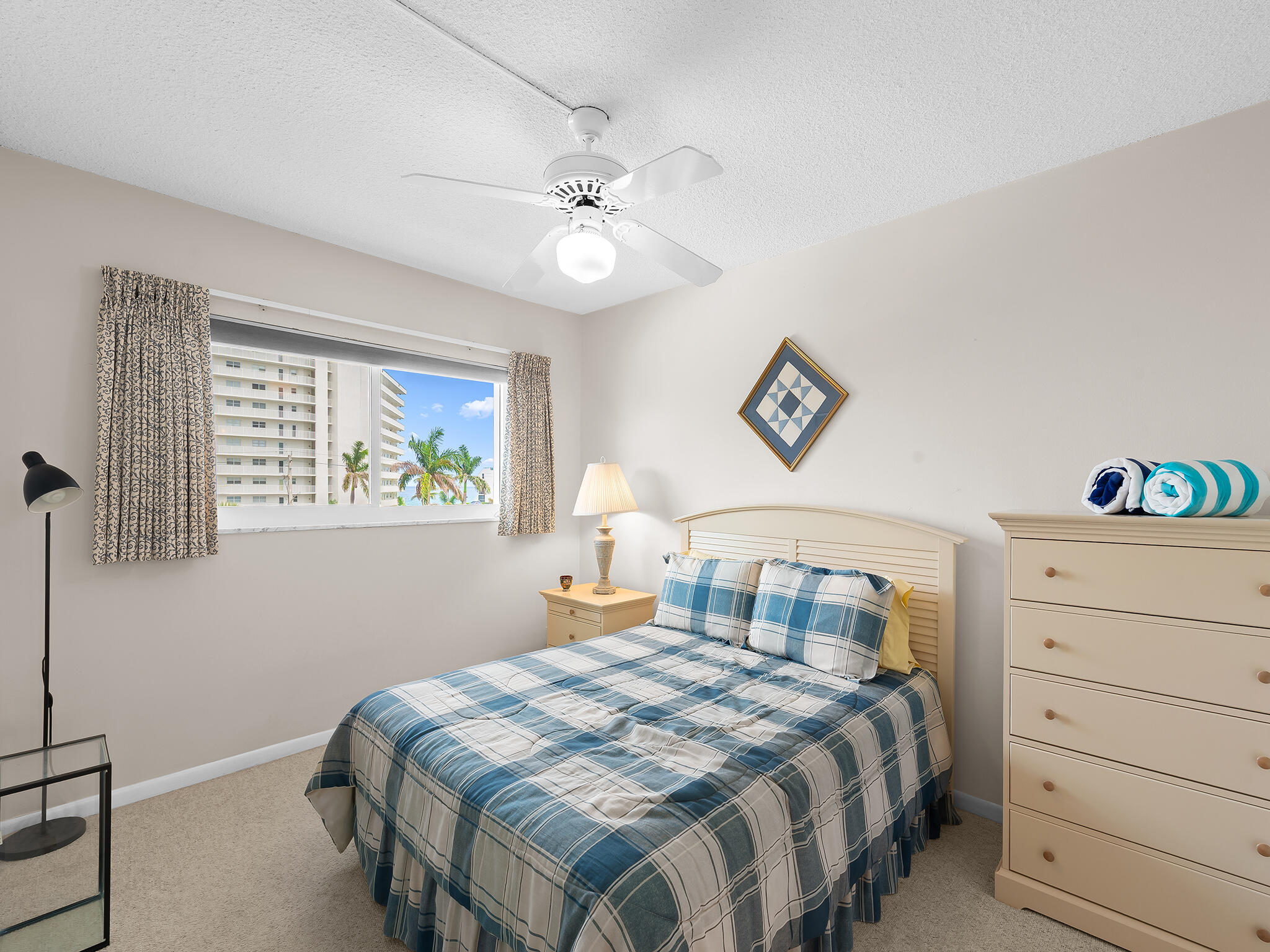 PENTHOUSE HIGHLANDS CONDO - Residential