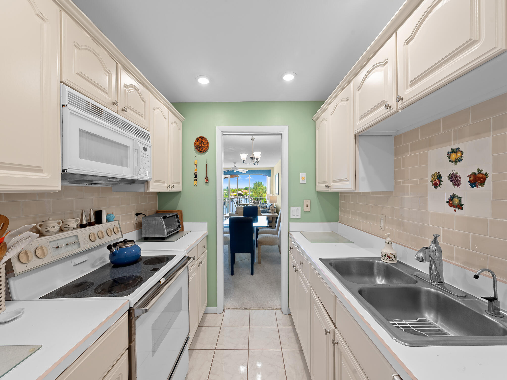 PENTHOUSE HIGHLANDS CONDO - Residential