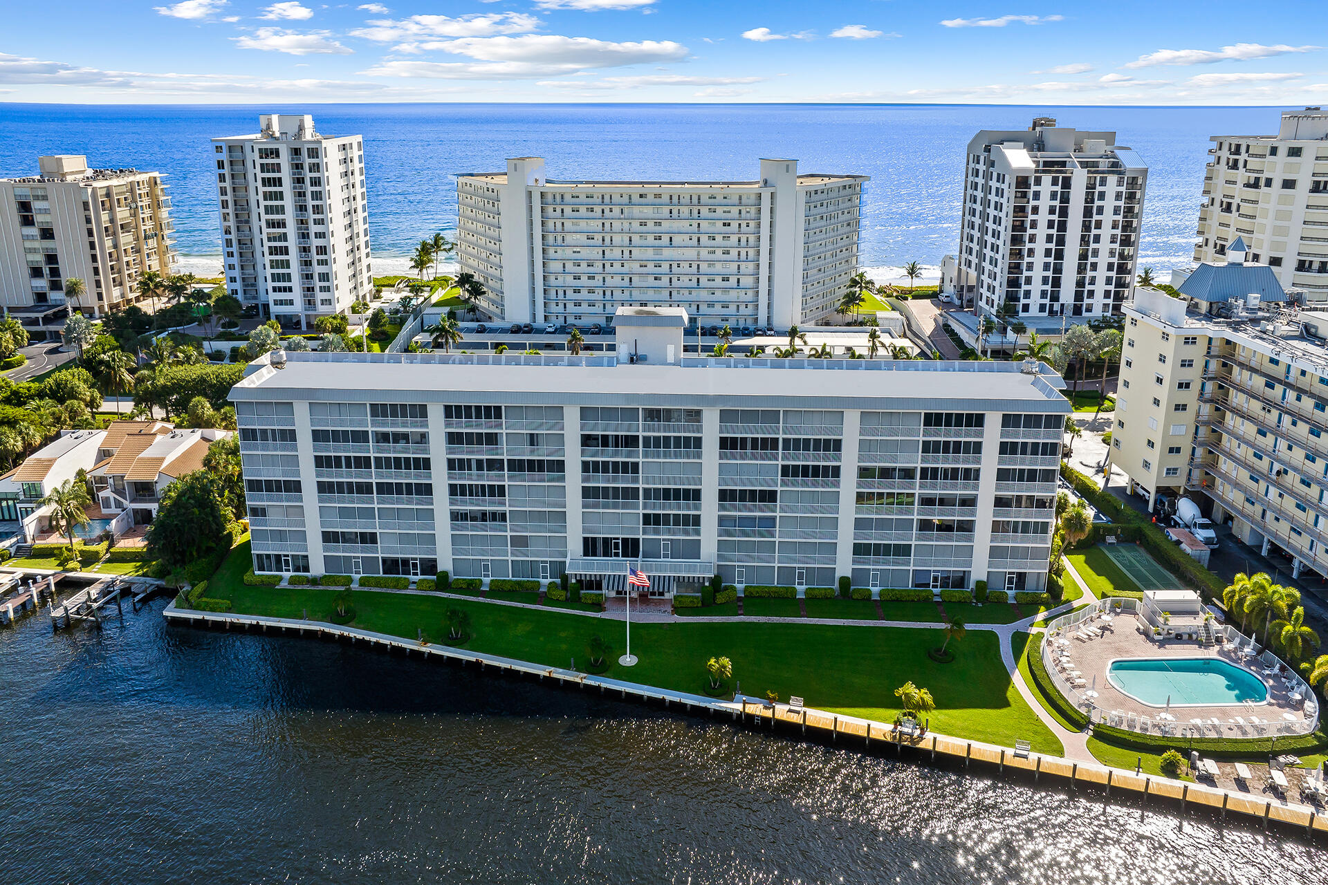 PENTHOUSE HIGHLANDS CONDO - Residential