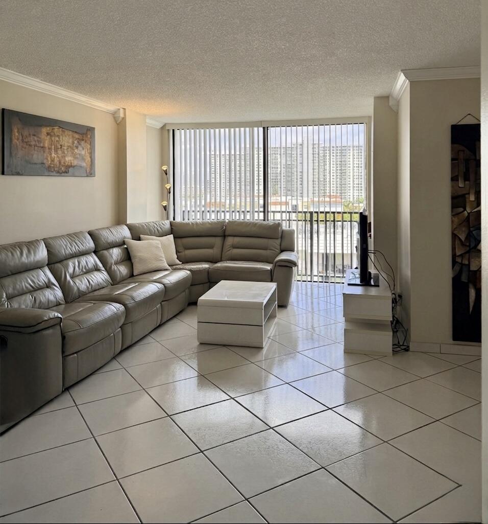 17021 N Bay Road 912
