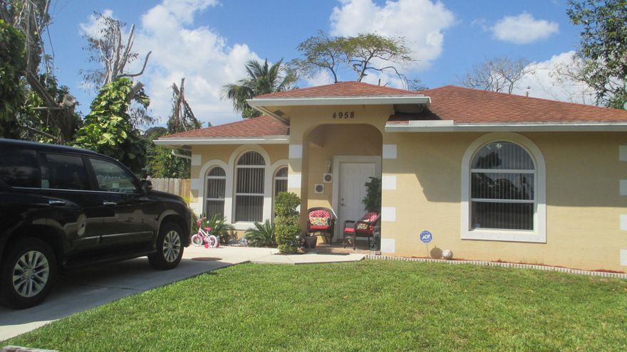 Nice CBS SFH 2008 construction with high ceilings, Ceramic tile throughout home, updated kitchen & bathrooms, everything is still like new A/C Replace in 2016, beautifully kept inside and out.