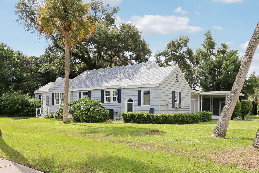 Photo of 703 Florida Avenue, Fort Pierce, FL 34950 (MLS # B26065196)