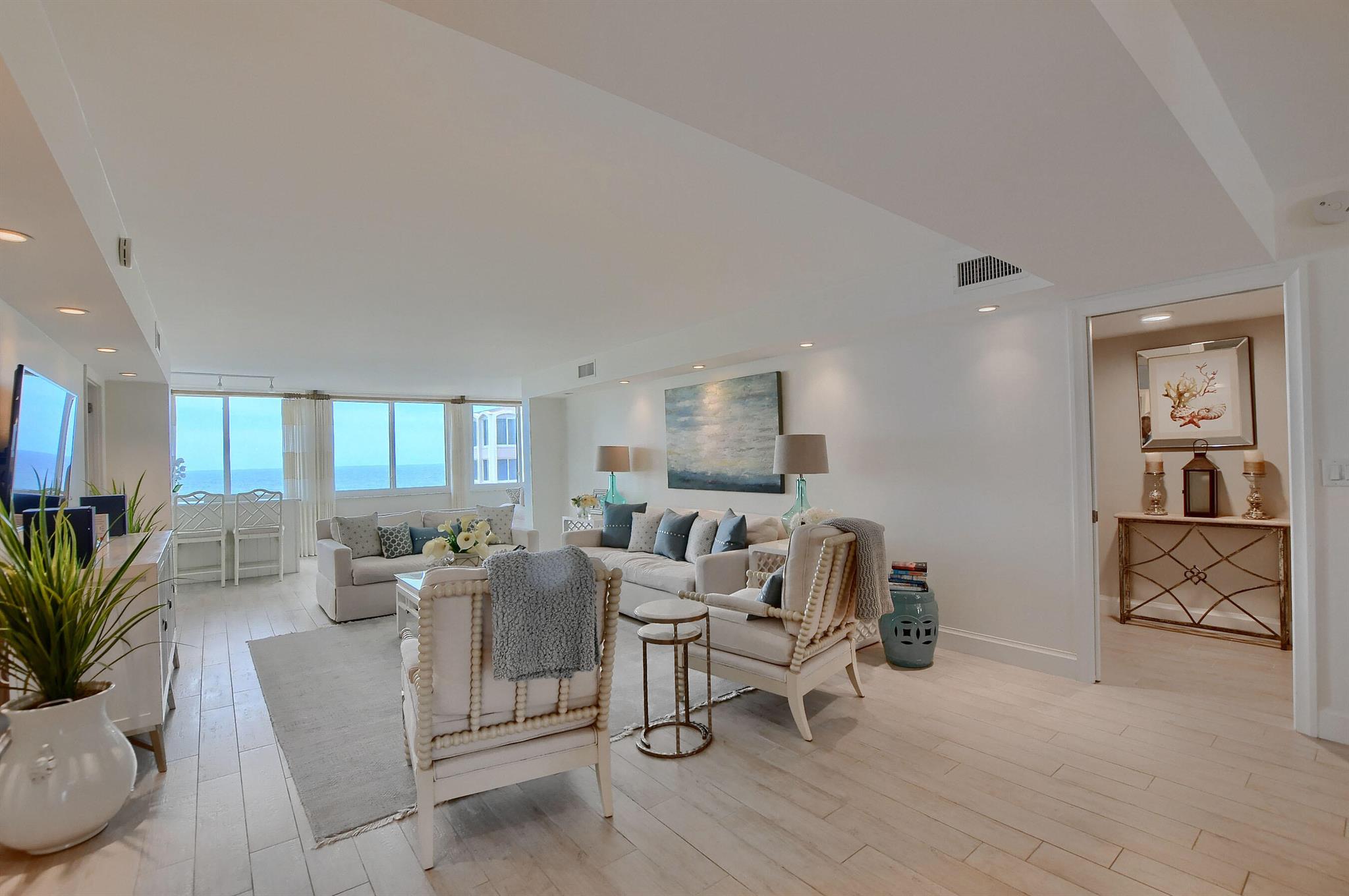 DELRAY BEACH CLUB APTS CO - Residential Lease