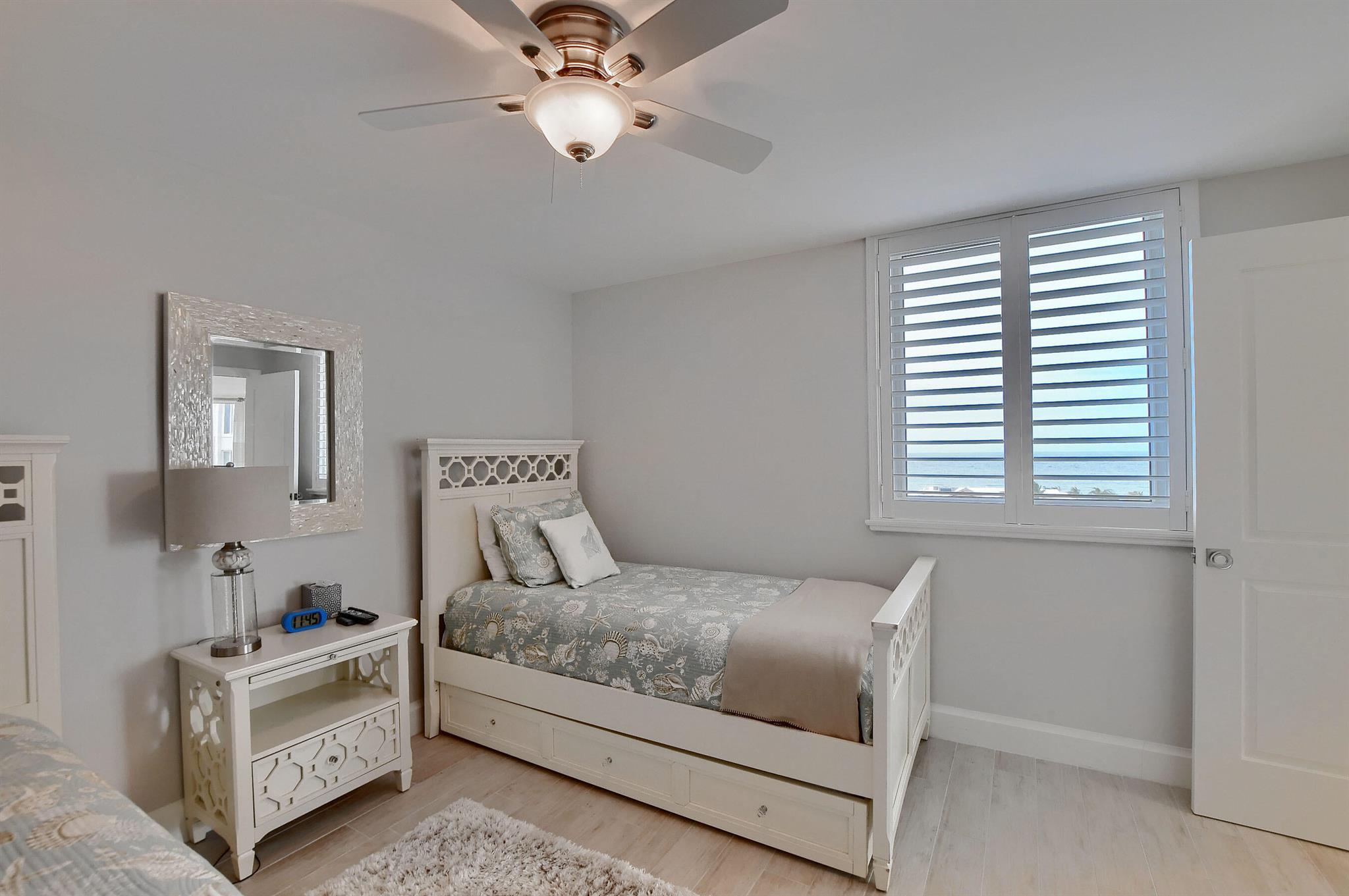 DELRAY BEACH CLUB APTS CO - Residential Lease
