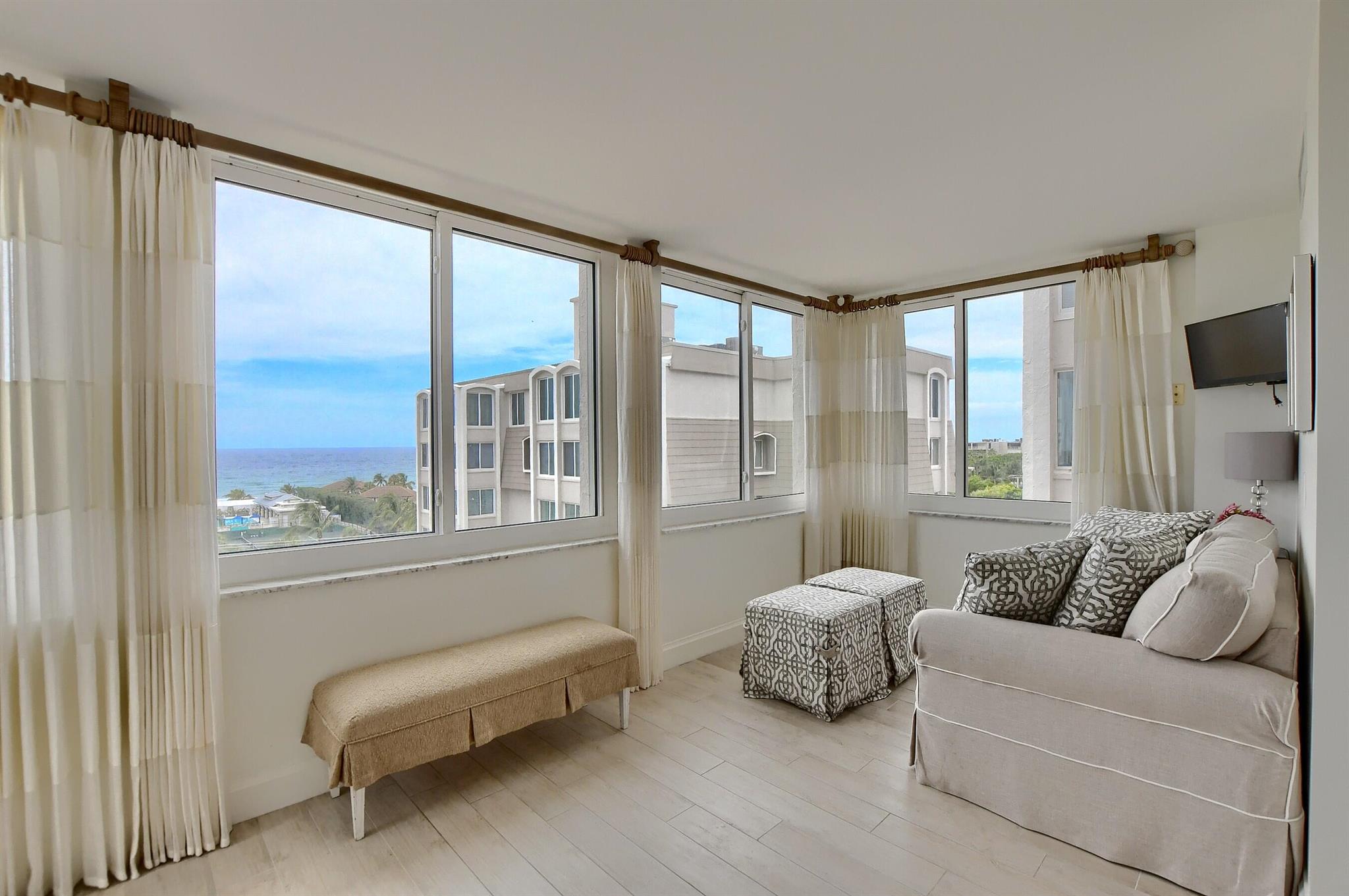 DELRAY BEACH CLUB APTS CO - Residential Lease