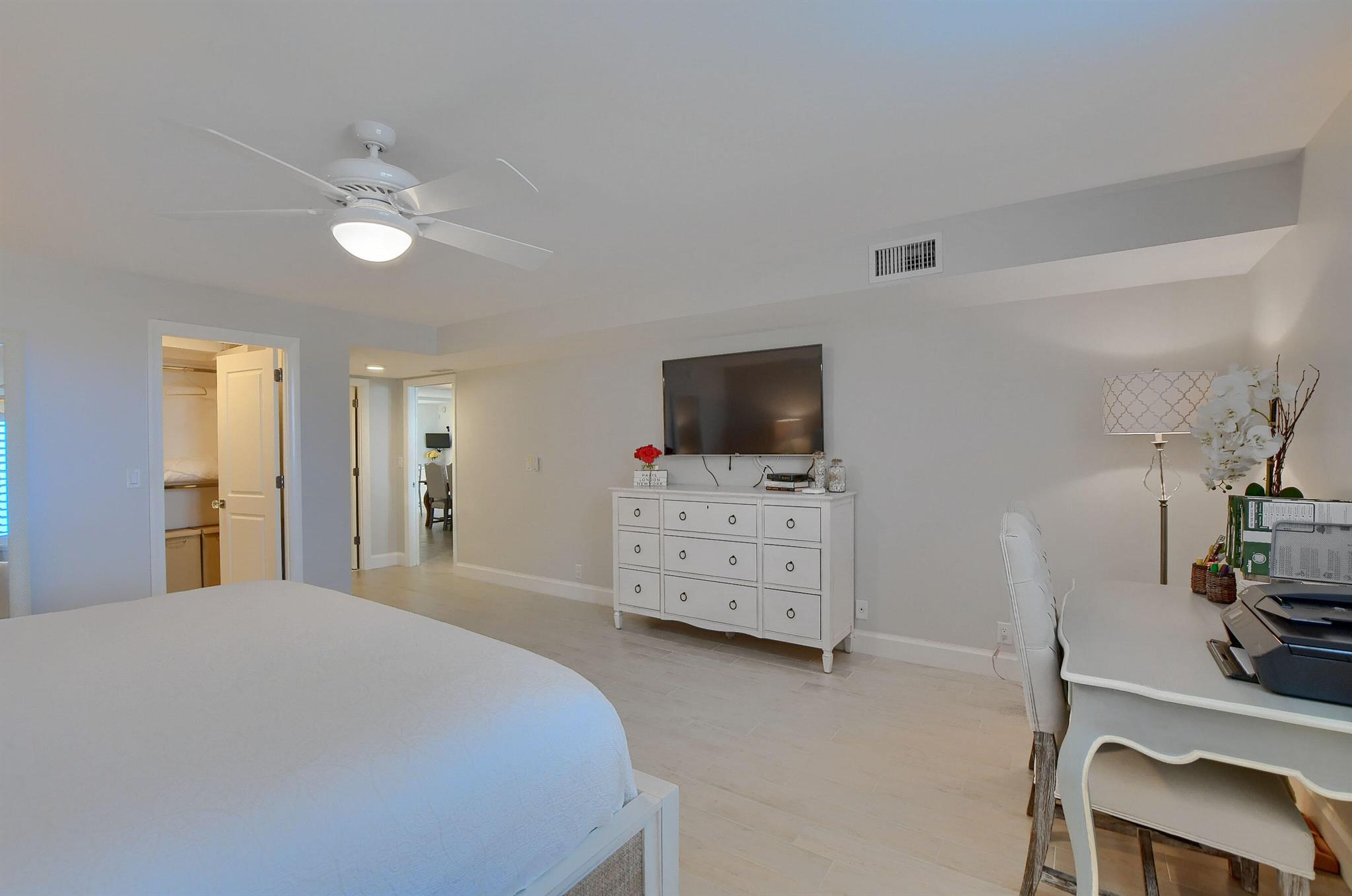DELRAY BEACH CLUB APTS CO - Residential Lease