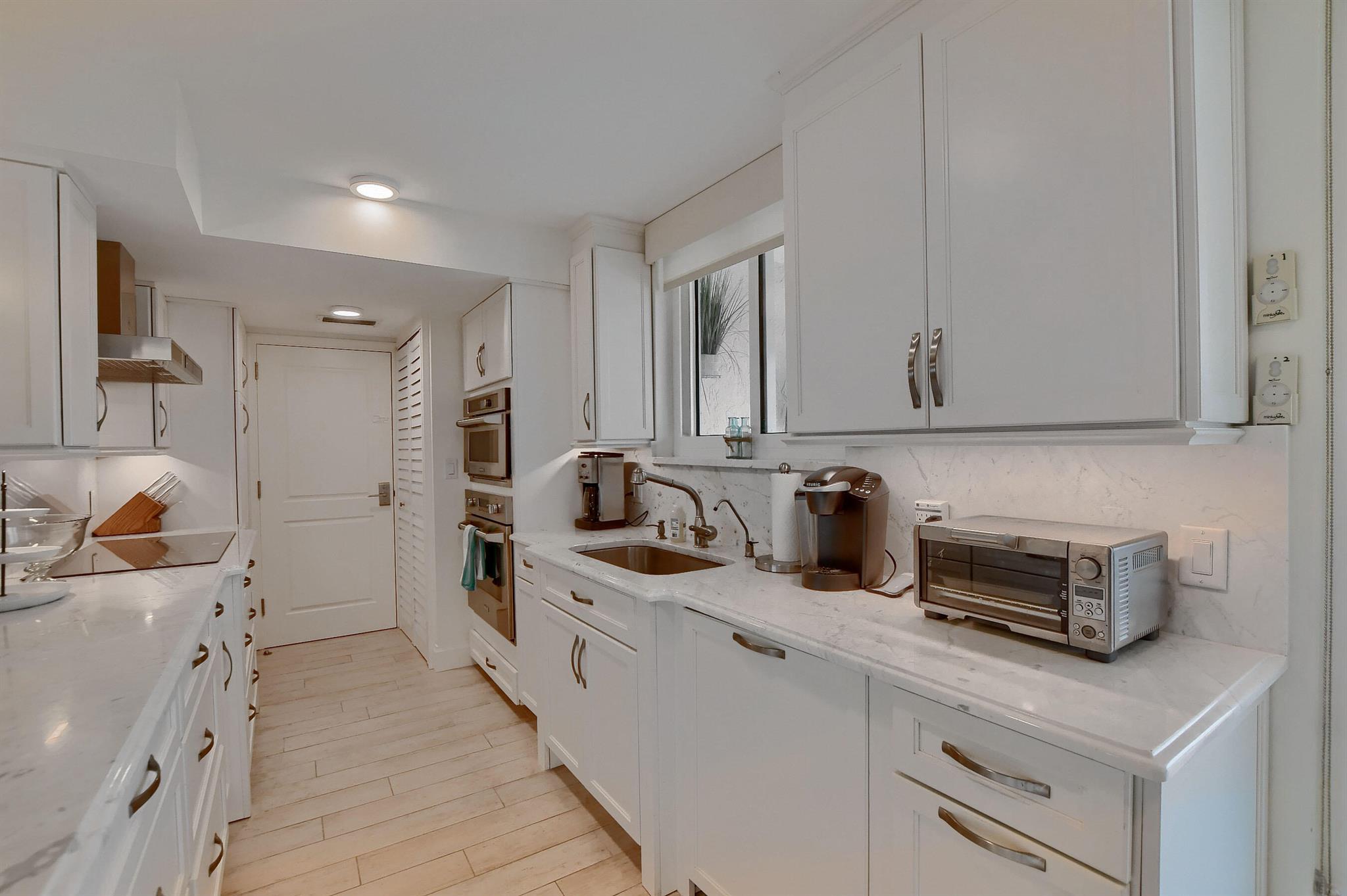 DELRAY BEACH CLUB APTS CO - Residential Lease