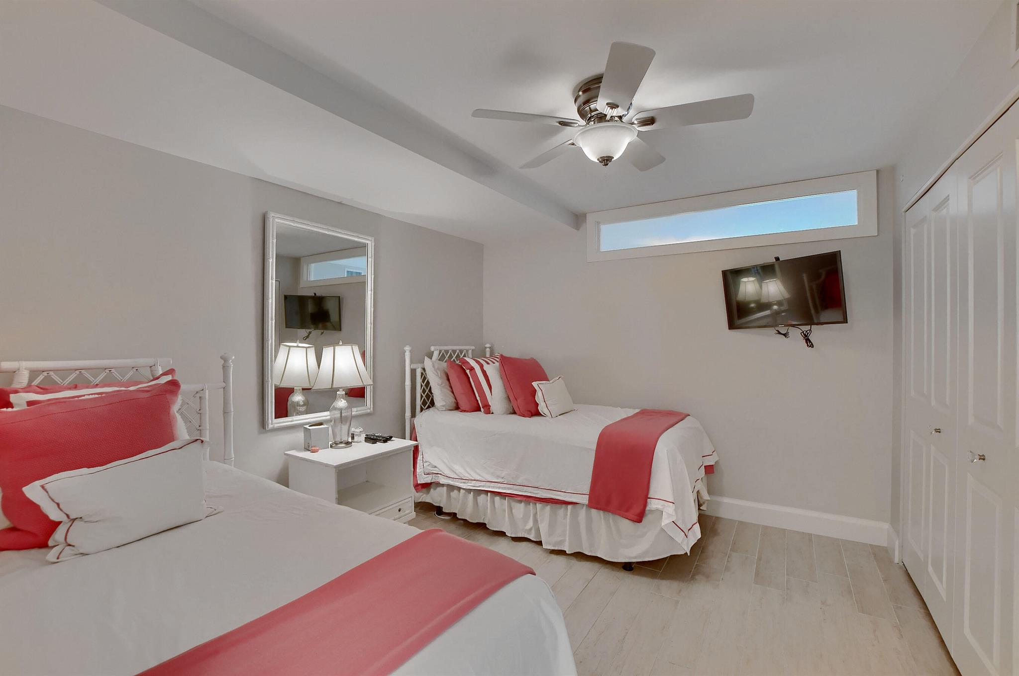 DELRAY BEACH CLUB APTS CO - Residential Lease