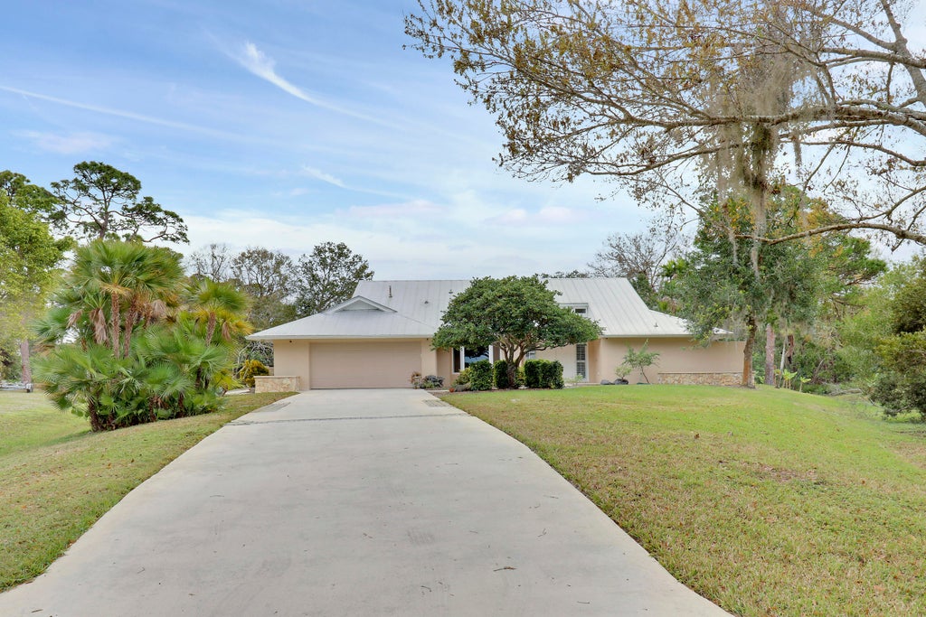 Photo of 1014 SE Kitching Cove Lane, Port Saint Lucie, FL 34952 (MLS # R11054900)