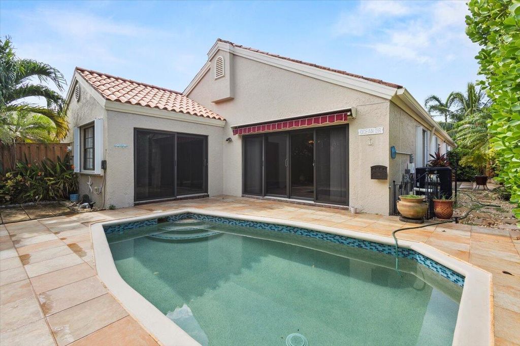 Photo of 2657 La Lique Circle, Palm Beach Gardens, FL 33410 (MLS # R11108315)