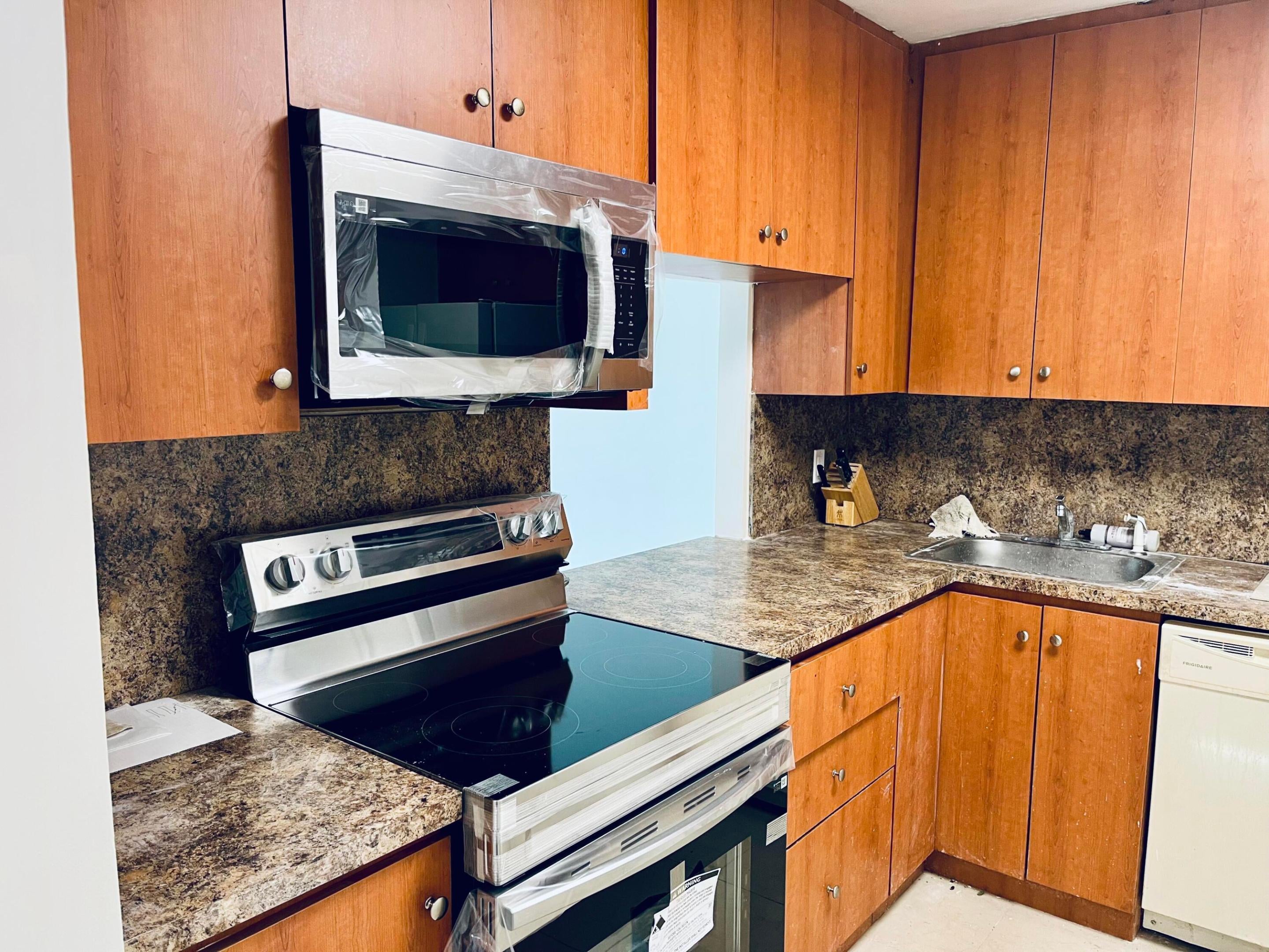 1801 S Ocean Drive 633