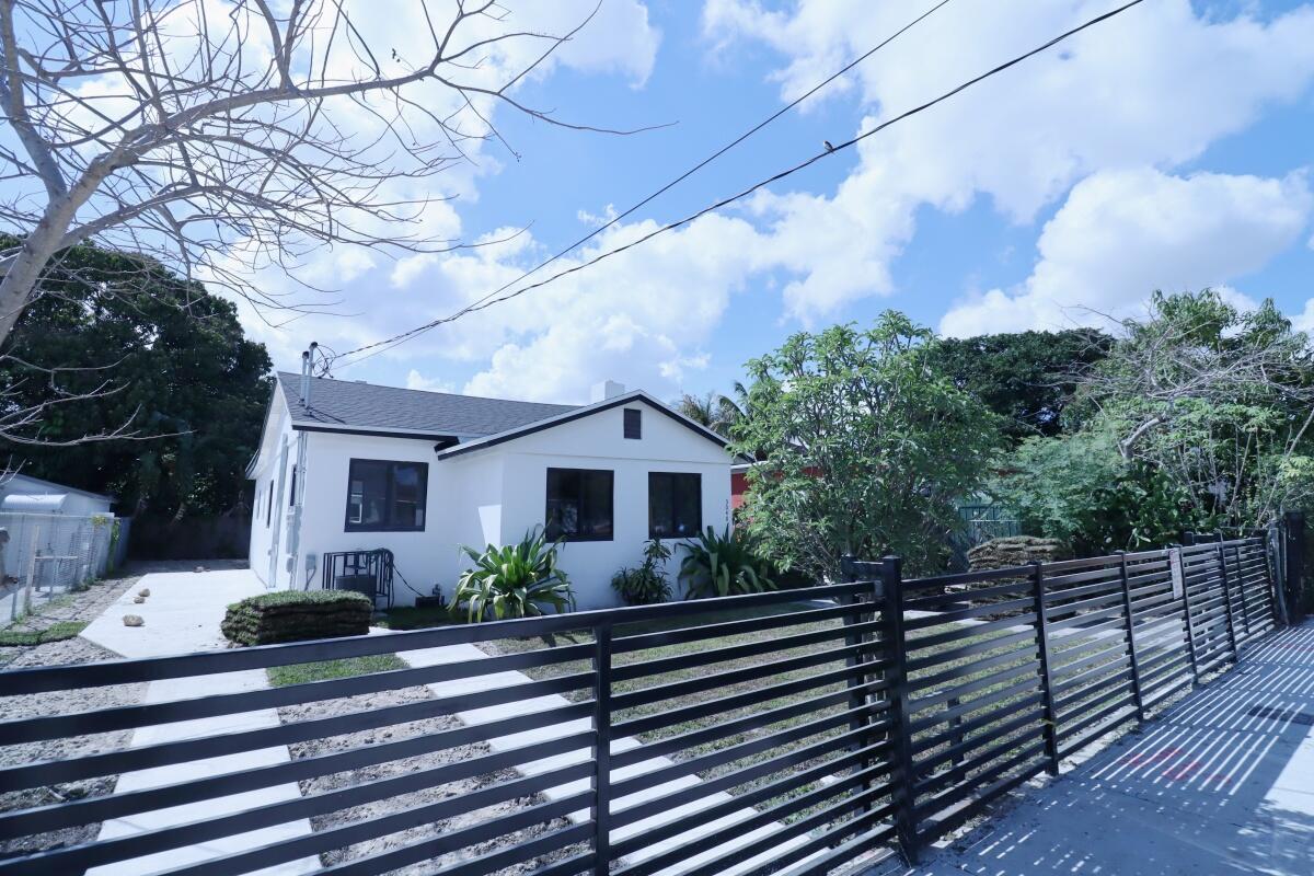 WEST END PARK AMD PL - Residential Lease