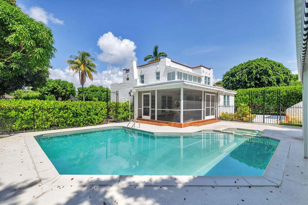 Photo of 3020 VINCENT Road, West Palm Beach, FL 33405 (MLS # B26057408)