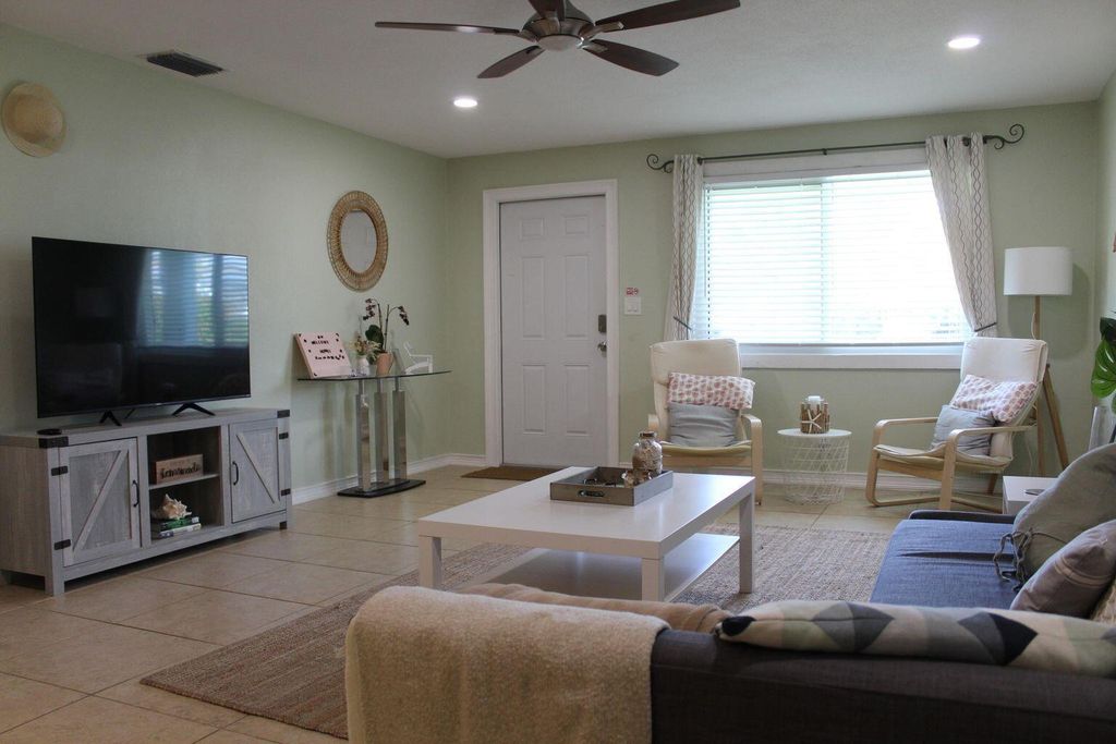 Photo of 323 W Palm Street, Lantana, FL 33462 (MLS # R11115870)