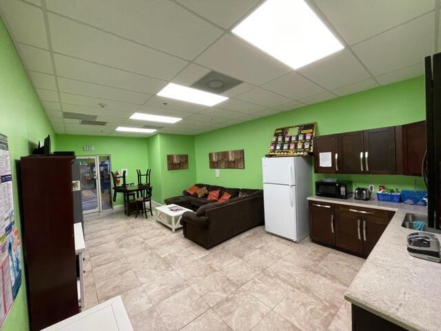 CENTRAL PARK - Commercial Sale