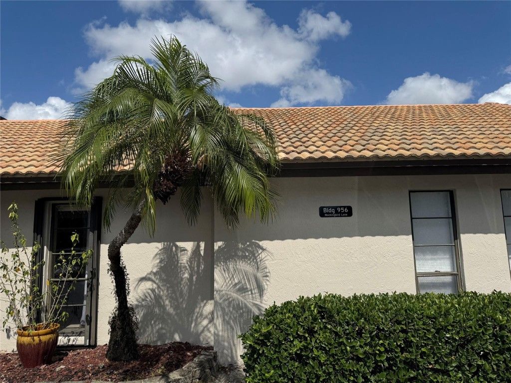 Photo of 956 Mockingbird Ln #506, Plantation, FL 33324 (MLS # F10543949)