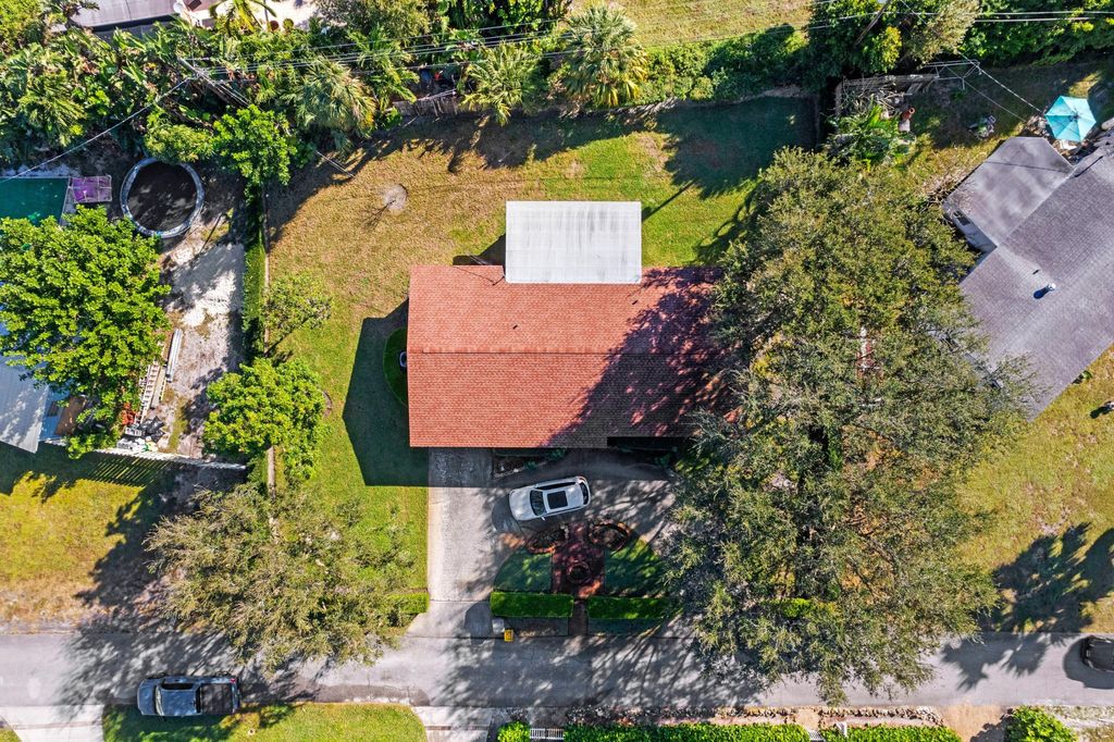 Photo of 15100 Jamaica Drive, Palm Beach Gardens, FL 33410 (MLS # R11041513)