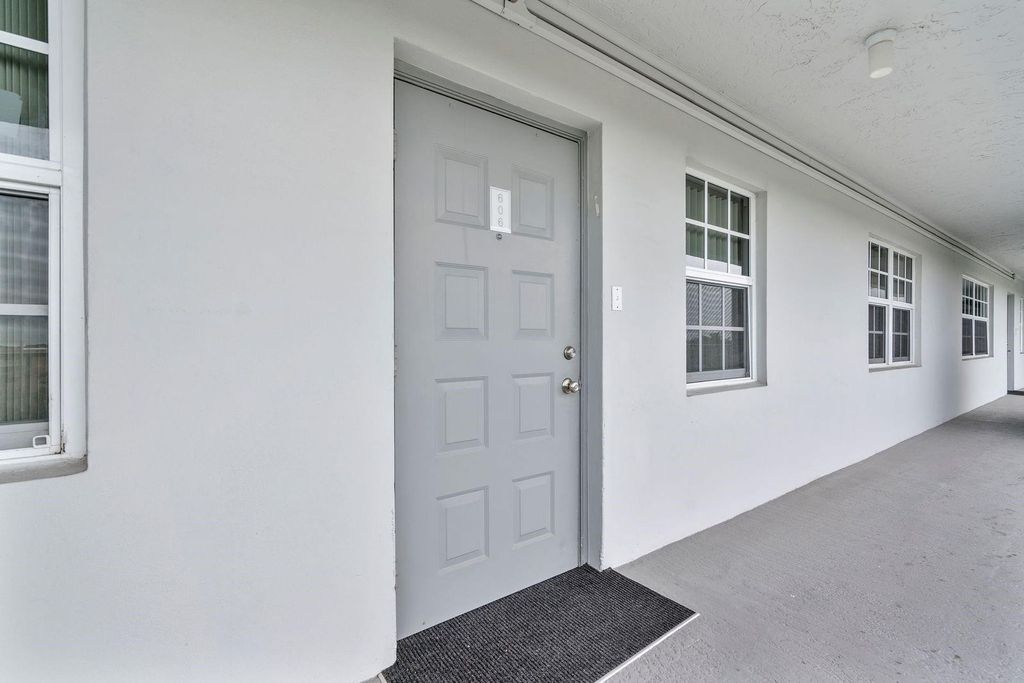 Photo of 4015 W Palm Aire Drive #606, Pompano Beach, FL 33069 (MLS # F10513116)