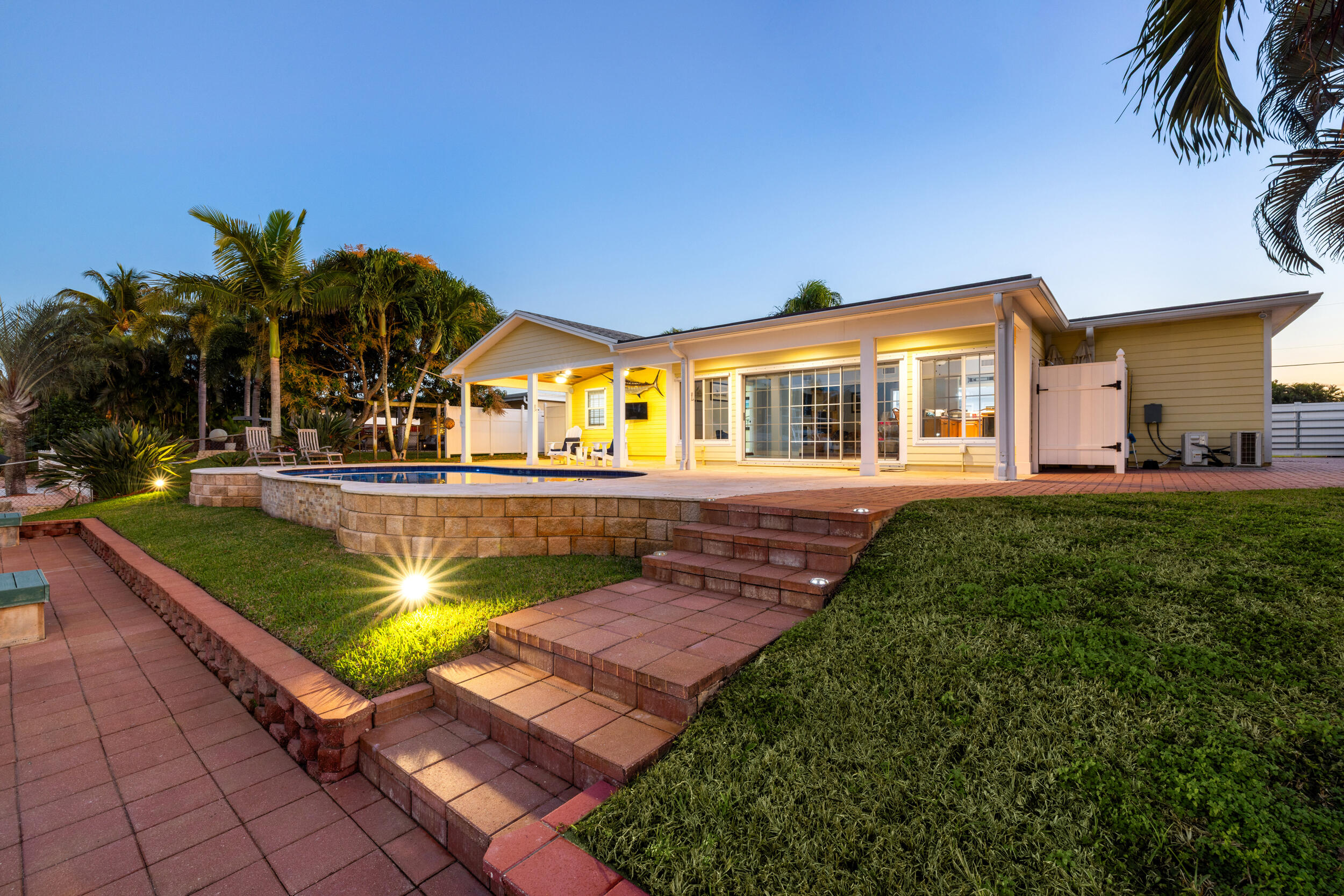 NORTH PALM BEACH VILLAGE OF 2 - Residential