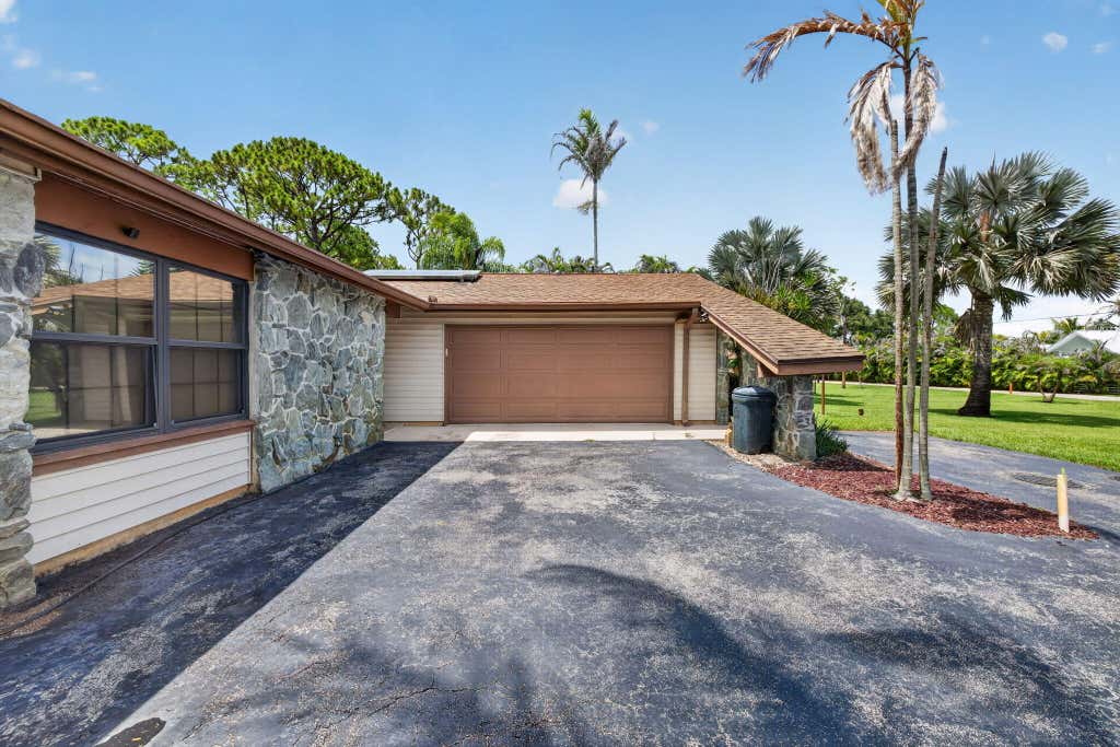 Photo of 1362 SW Knollwood Drive, Palm City, FL 34990 (MLS # B26048982)