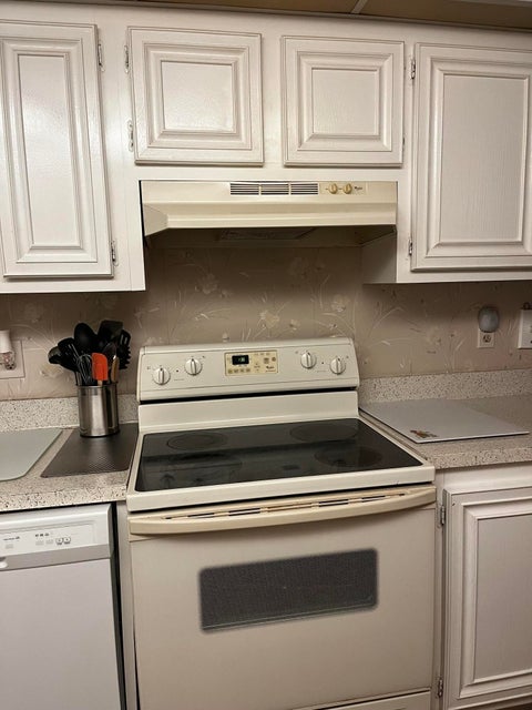 Tiny photo for 1428 SE 4TH Avenue #107, Deerfield Beach, FL 33441 (MLS # B26084748)