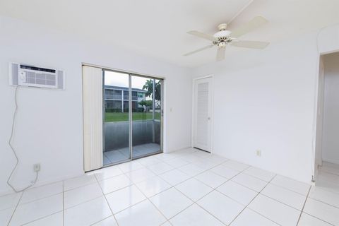 Condominium in West Palm Beach FL 171 Coventry H 10.jpg