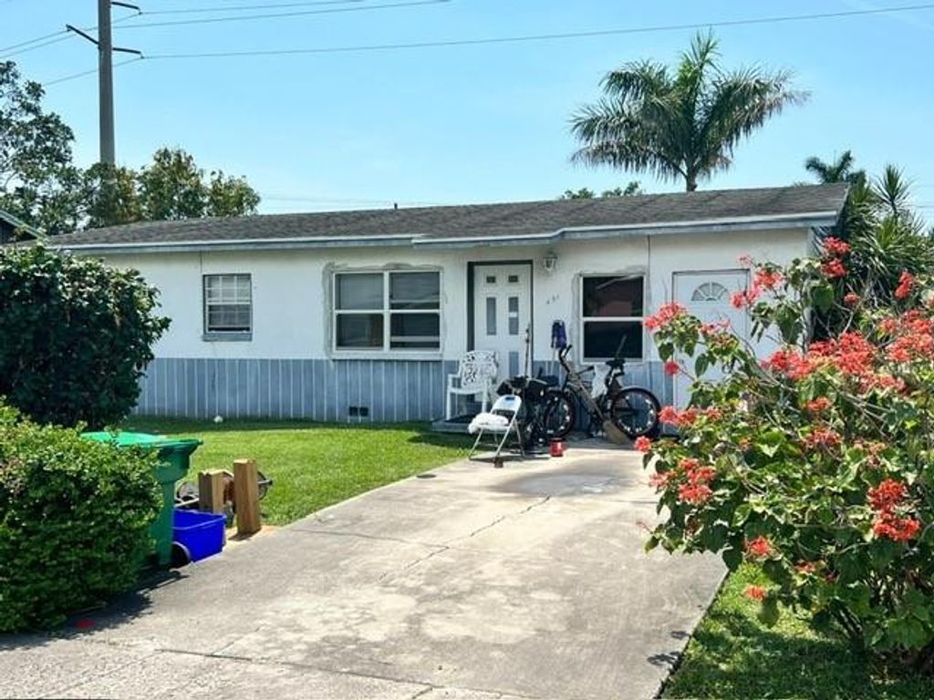 Photo of 491 W Jordan Boulevard, Pahokee, FL 33476 (MLS # F10506167)