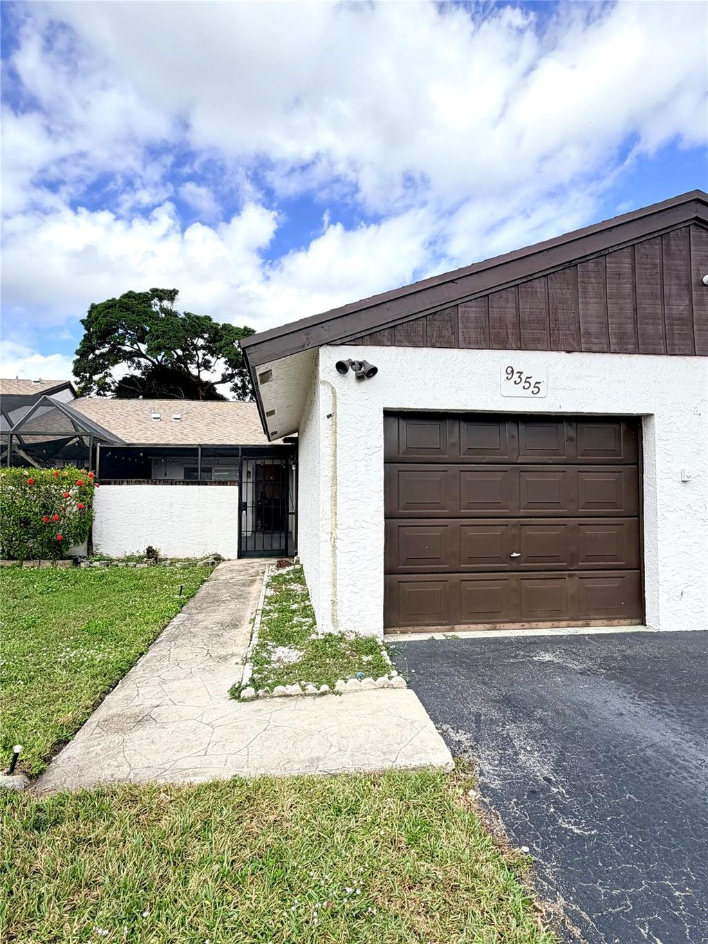 Photo of 9355 Wedgewood Dr #B17, Tamarac, FL 33321 (MLS # F10541097)