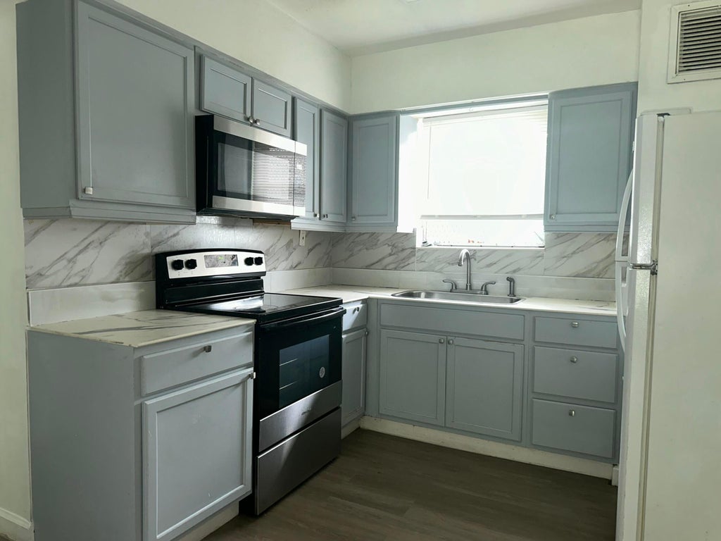 Photo of 425 SW 18th Avenue #427, Fort Lauderdale, FL 33312 (MLS # B26063405)