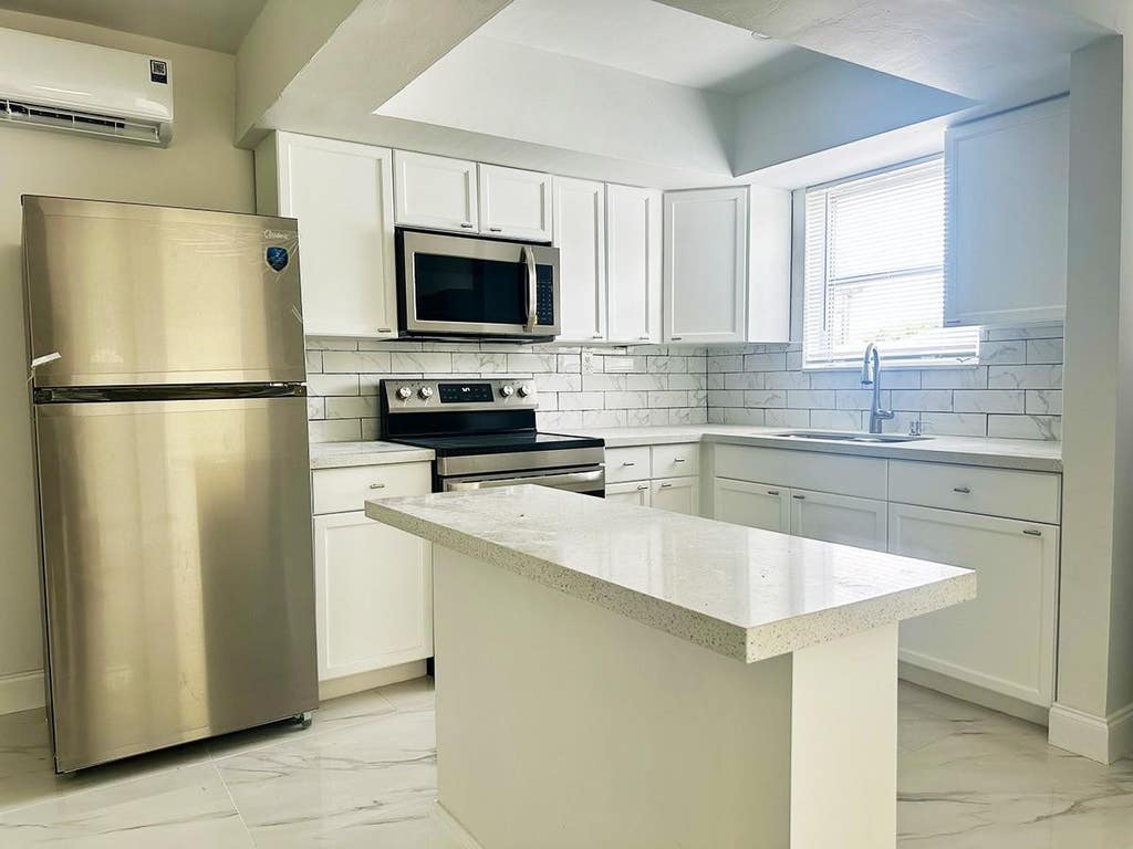 Photo of 425 SW 18TH Avenue, Fort Lauderdale, FL 33312 (MLS # B26063405)